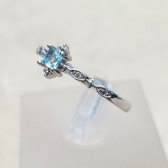 Delicate Topaz Ring - Picture 2 of 8